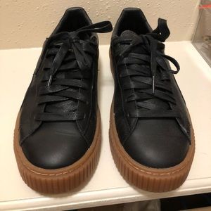 Black leather, platform, Puma shoes 7.5W